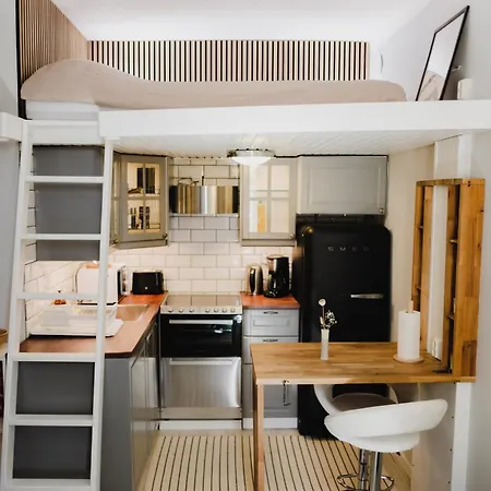 Cozy And Stylish In Kamppi Apartman